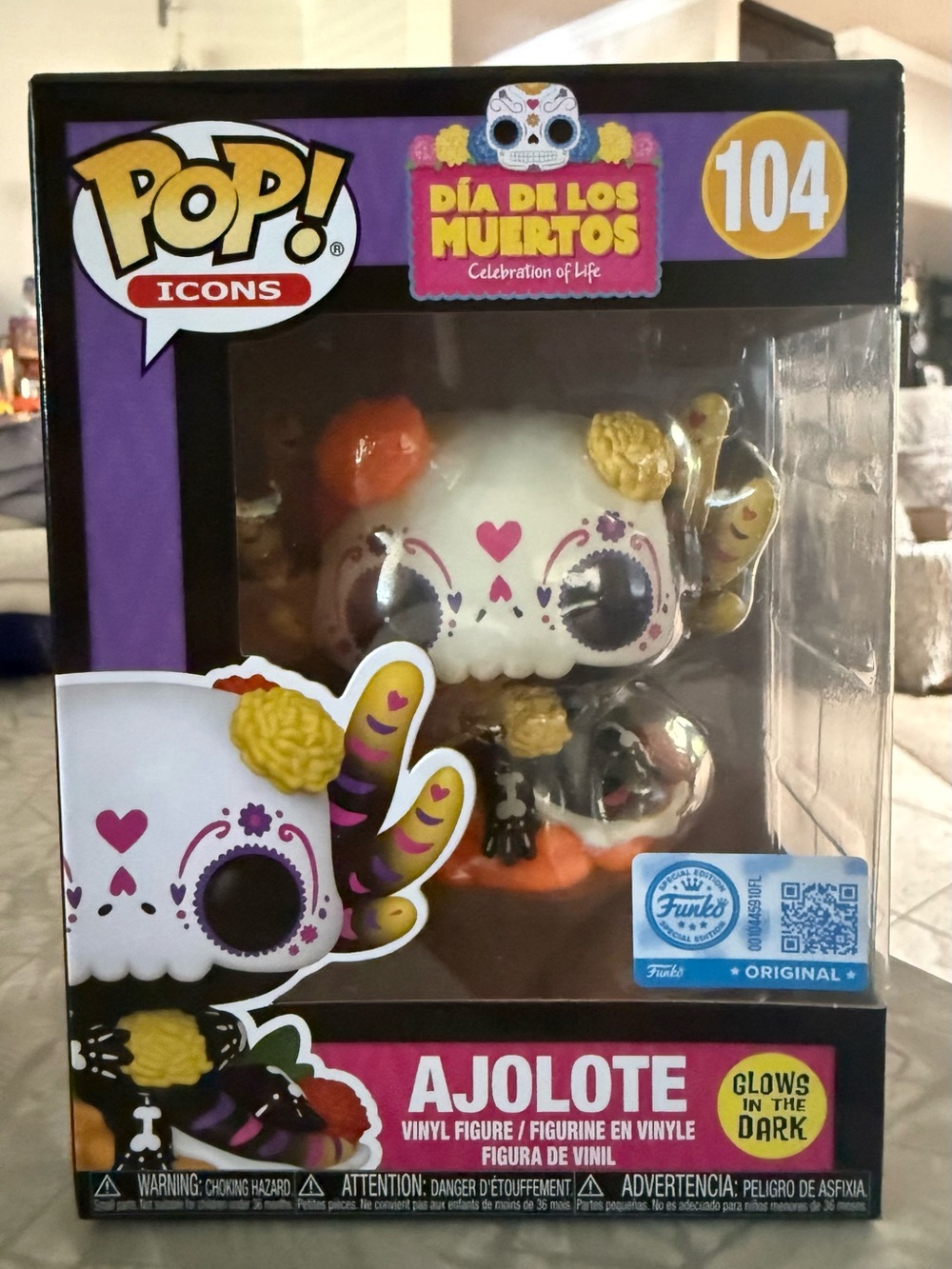 Funko Icons Día de los Muertos Ajolote Glow in the dark.